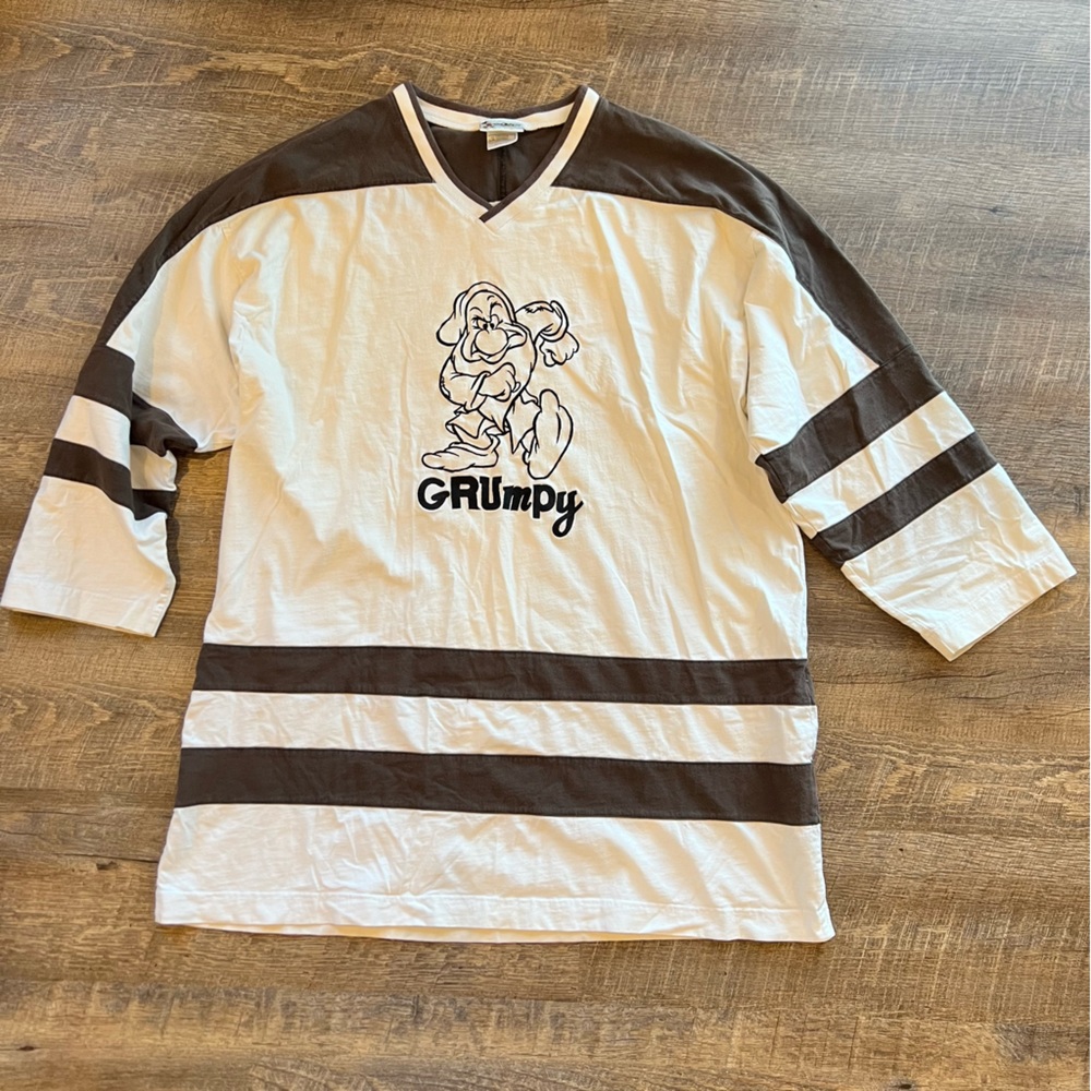 Disney World Vintage Hockey Style Grumpy T-shirt. Cream White Brown Stripes